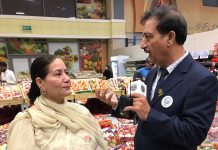 شاہین اشرف علی کویت میں پاکستانی آم میلے میں